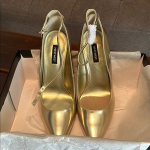 Brand new in the box size 9.5 Plana 3 gold shoes